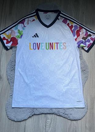 Adidas x love unites футболка дуже гарна