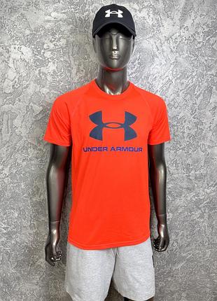 Under armour heatgear футболка s-m размер спортивная яркая с принтом
