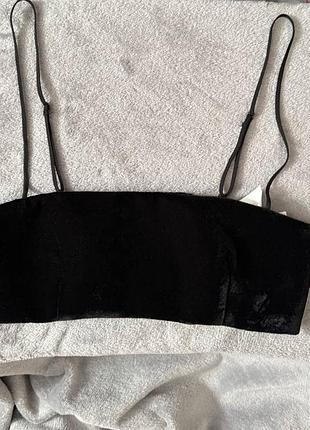 Черный велюровый кроп-топ от zara в стиле бандо на тонких регулируемых бретельках