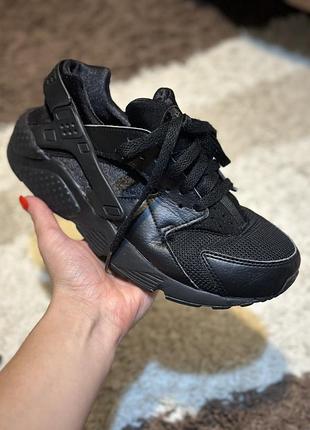 Оригінальні жіночі кросівки nike huarache розмір 37/38 ( 23.5-23.7см устілка)