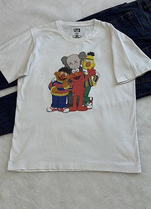 Футболка uniqlo x kaws (sesame street) оригинал розмір m
