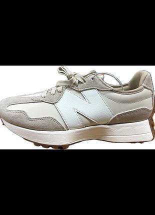 Повсякденні кросівки new balance 327 модель виконана у світлій бежево-білій  гамі (у каталогах часто позначається як oatmeal/white, beige white