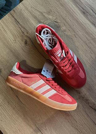 Кросівки adidas в наявності