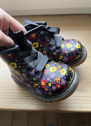 Чоботи для дітей dr. martens різнокольорові з квітковим принтом