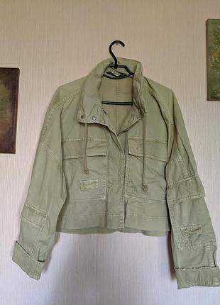 Стильная легкая куртка zara. разм. m-xl