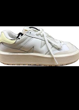 Масивні повсякденні кросівки унісекс на платформі new balance ct302 у світлому забарвленні (білий/кремовий).розмір:40,5