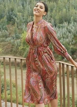 Легкое с карманами и поясом платье 👗