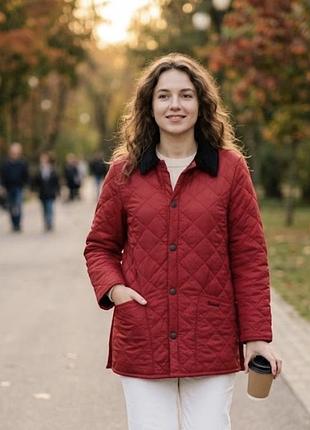Актуальна  стьобана куртка barbour