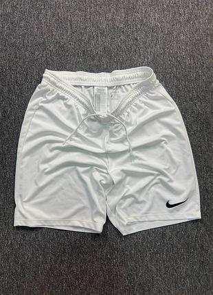 Белые спортивные шорты nike оригинал размер l