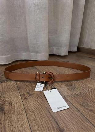 Стильний світло-коричневий ремінь stradivarius з плетеною пряжкою, новий