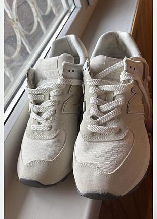 Кросівки new balance бежеві 25,5 см
