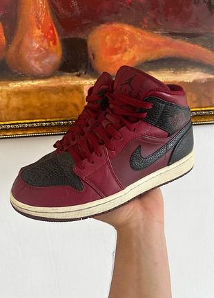 Кожаные кроссовки nike jordan оригинал размер 42,5