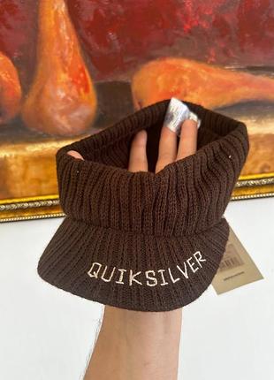 Коричневая шапка quiksilver