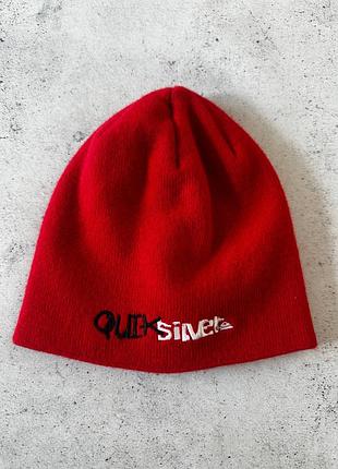 Красная шапка quiksilver оригинал