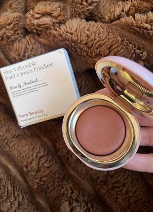 Рум'яна rare beauty stay vulnerable melting blush nearly neutral