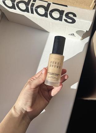 Тональний крем bobbi brown skin long-wear weightless foundation spf 15