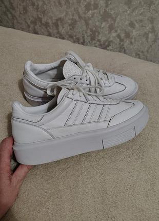 Кросівки жіночі adidas білі 40.5 розмір .