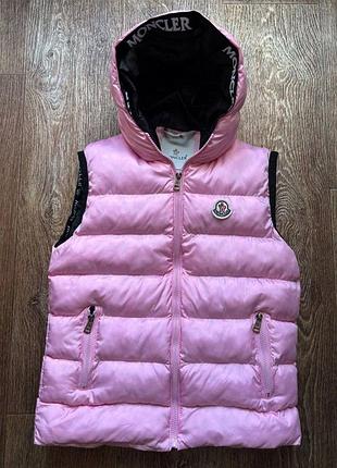 Розовая детская пуховая жилетка moncler на девочку 11-12 лет