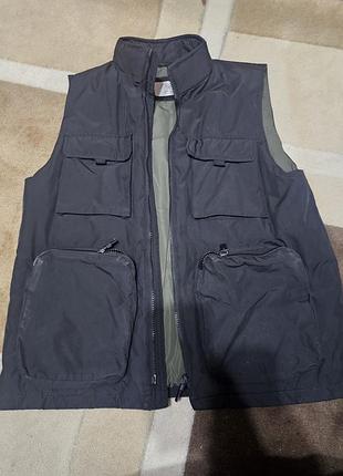 Продам жилетку на мальчика фирмы zara