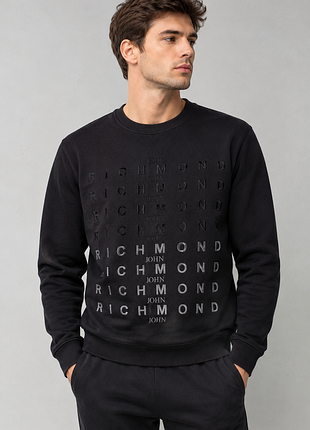 John richmond мужской свитшот черный в очень хорошем состоянии.
john стрижmond мужской свитшот черный в очень хорошем состоянии.