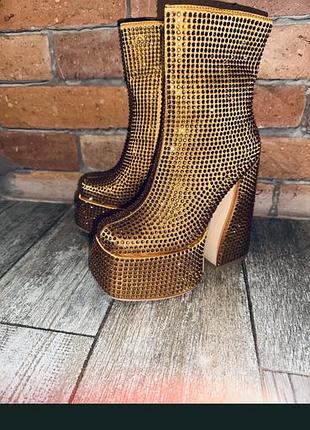 Продаю стильные золотые ботинки в стиле “disco/glam” — размер 34