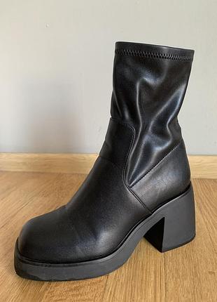Ботильйони з квадратним мисом aldo