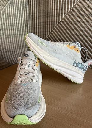 Бігові кросівки hoka clifton р 40 устілка 25см.