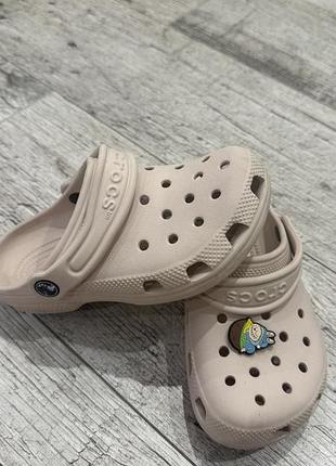 Шльопанці для дівчинки crocs бежеві