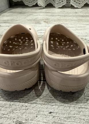 Шльопанці для дівчинки crocs бежеві 4