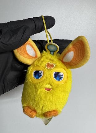 Жовтий брелок-іграшка furby connect від mcdonald's (випущений приблизно у 2017 році)