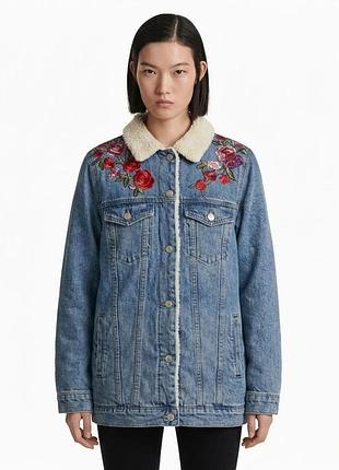 Теплая джинсовая куртка-шерпа с вышивкой denim co (primark) m/ eur 38-40