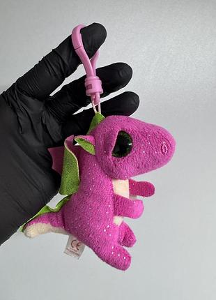 Чарівний брелок-дракончик дарла від ty beanie boos привертає увагу своїми блискучими зеленими очима