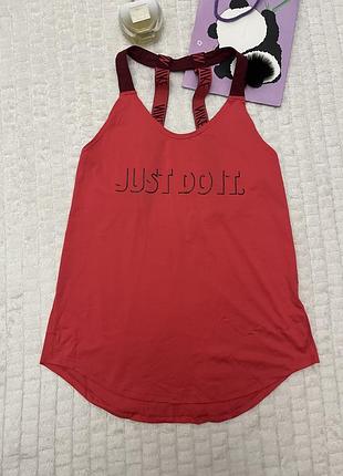 Яскрава маєчка nike