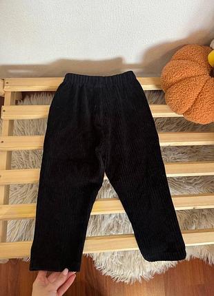 Вельветові штанці zara🖤 розмір - (4-5 років по бірці, але тоді це будуть кюлоти, тому раджу на 2-3 роки як штани) стан - ідеальний