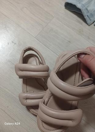 Продам босоножки