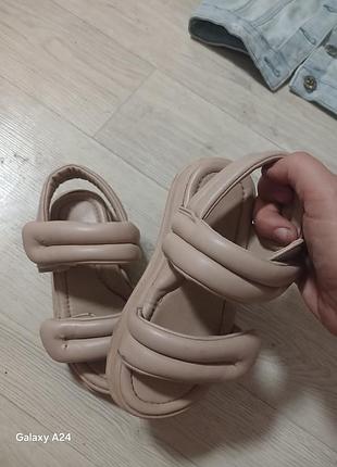 Продам босоніжки 2