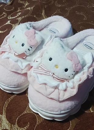Дуже м'які, милі, теплі  кімнатні тапочки нello kitty