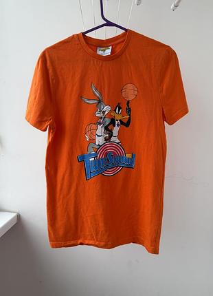 Яскрава помаранчева футболка primark x space jam (tune squad), розмір xs (s)