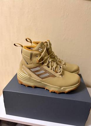 Черевики ботинки жіночі adidas terrex бежеві