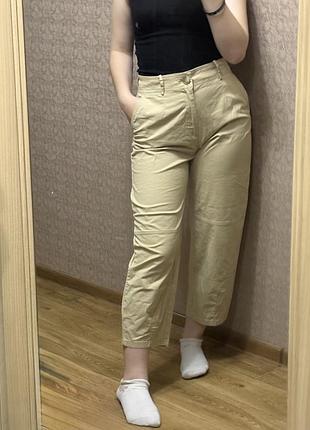 Укороченные брюки-чинос zara бежевого цвета в стиле casual (cropped chinos / tapered)