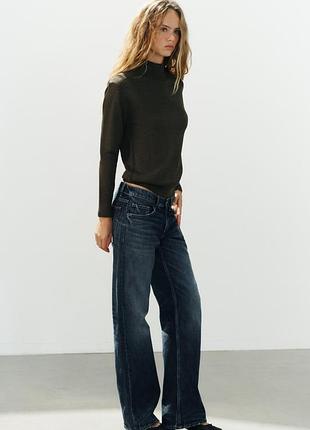 Трикотажный женский свитер хаки с комбинированными плечами zara new