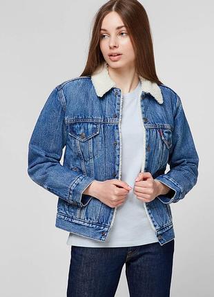 Жіноча джинсова куртка levi’s з комірцем шерпа, розмір м оригінал