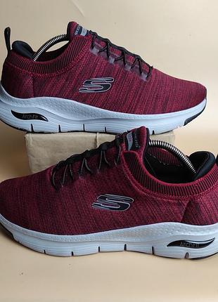 Кросівки skechers.
розмір 43-44 довжина устілки 28 см.