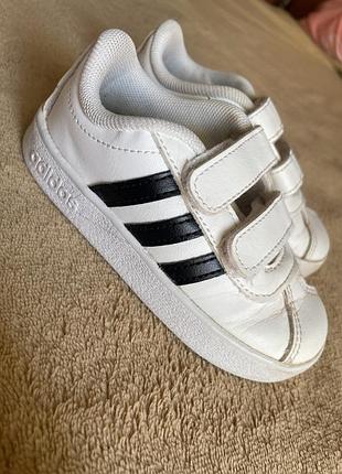 Кросівки adidas 22 розмір