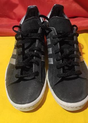 Стильные черные кожаные кроссовки adidas