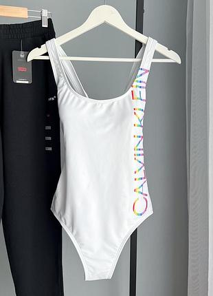 Білий купальник calvin klein
