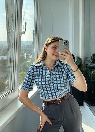 Цупкий вкорочений топ в квіти zara розмір s