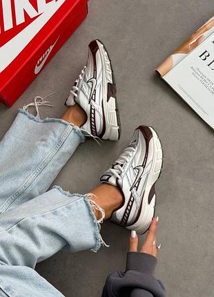 Nike initiator metallic bordo 4