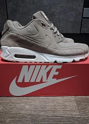 Чоловічі кросівки nike air max 90 essential - aj1285-200
устілка 29,5 см.
