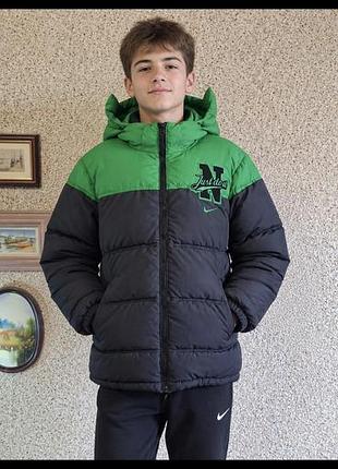 Пуховик для підлітків nike just do it чорно-зелений